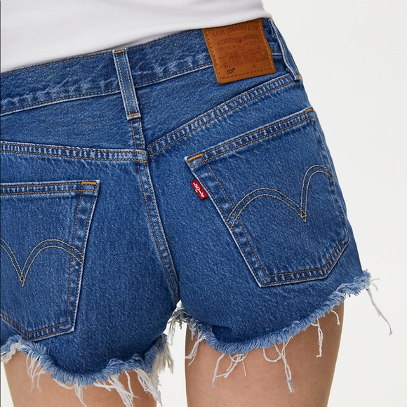 NWOT Aritzia Levi’s 501 Shorts Indigo Avenue Sz.23 - Picture 4 of 13